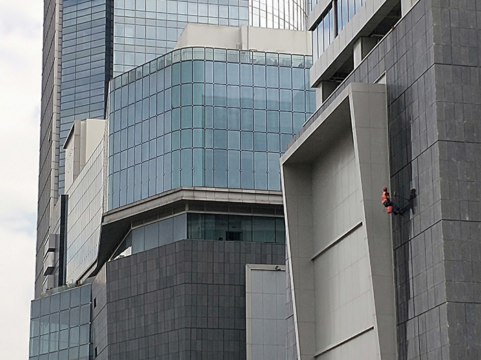 巴中外墙清洗高空玻璃清洗方法